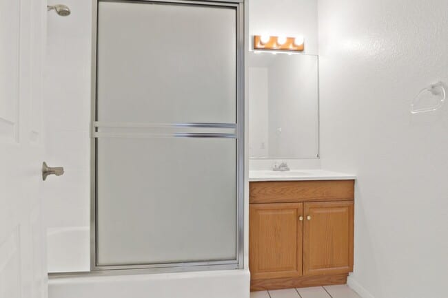 Building Photo - 3-Bedroom Home with Private Balcony in Pico Rivera FOR RENT