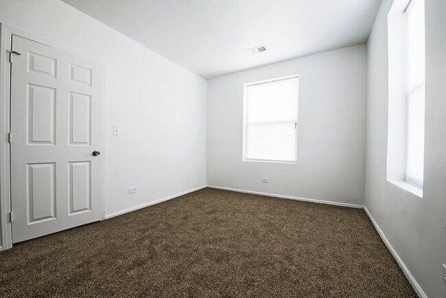 Building Photo - 6715 S Dorchester