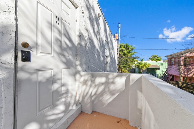 Building Photo - 515 Putnam Rd