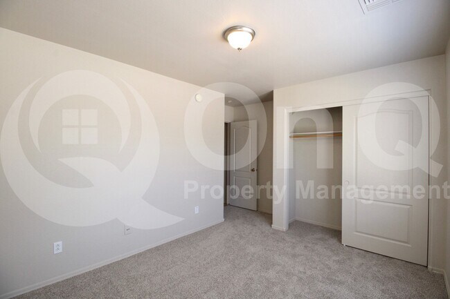 Building Photo - 10331 E Idaho Ave