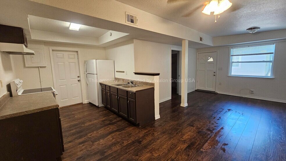 Building Photo - 5550 Windermere Dr