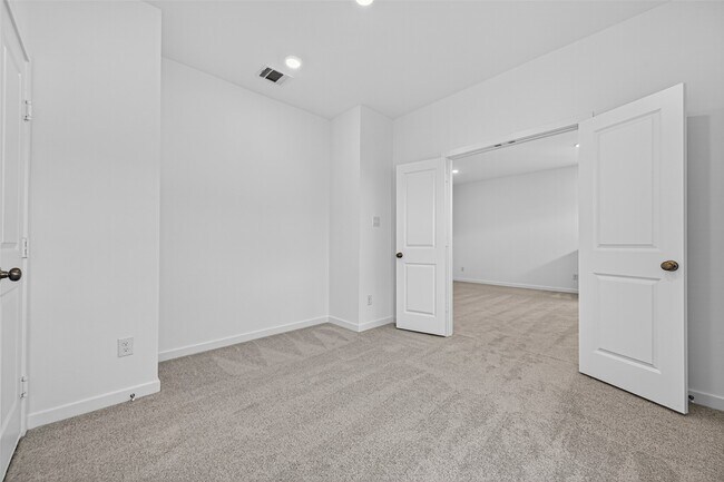 Building Photo - 27423 Sunterra Village Dr
