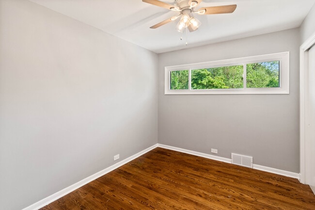 Building Photo - 334 Russet Ln