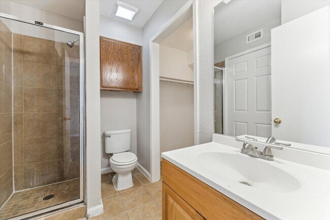 Building Photo - 1916 Upland Dr