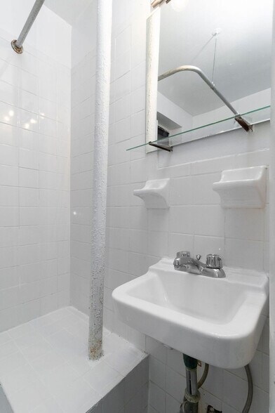 Building Photo - 1676 3rd Ave