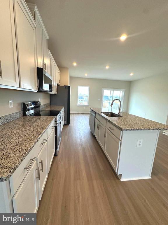 Building Photo - 369 Huntwell W Ave