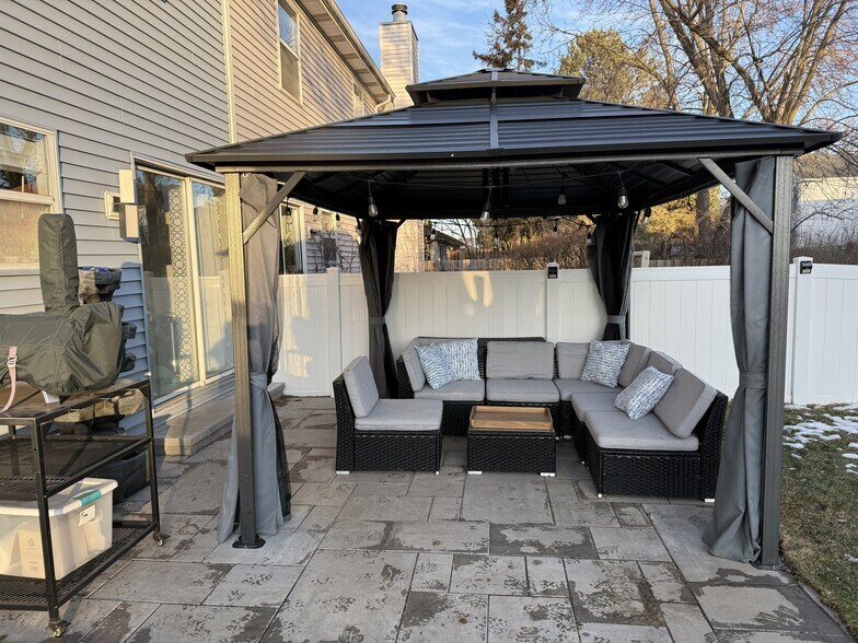 Building Photo - 525 Lasalle Ln