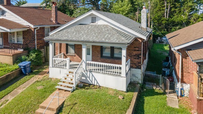 Building Photo - Dutchtown 2 bed 1 bath Single-Family for R...