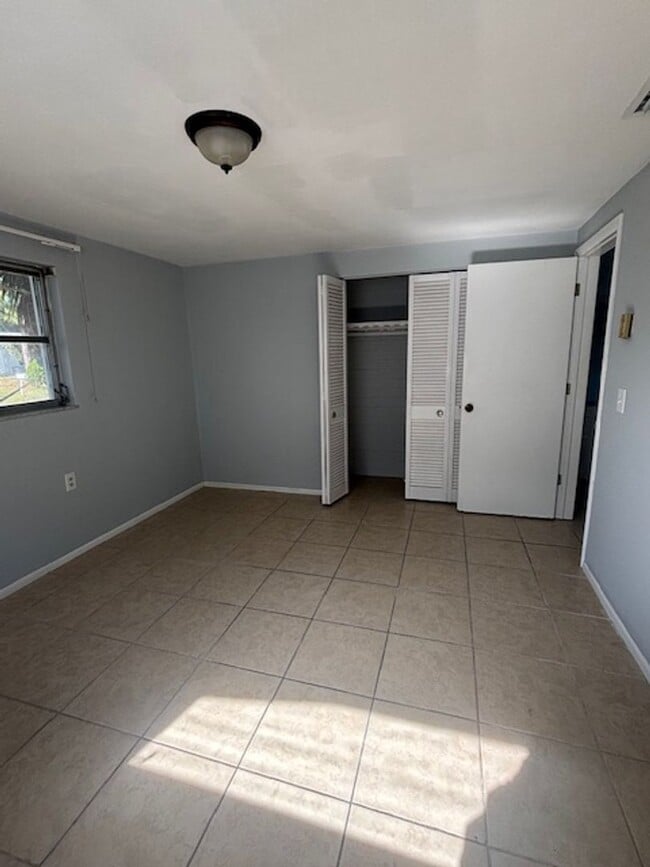 Building Photo - 2/1 available now!