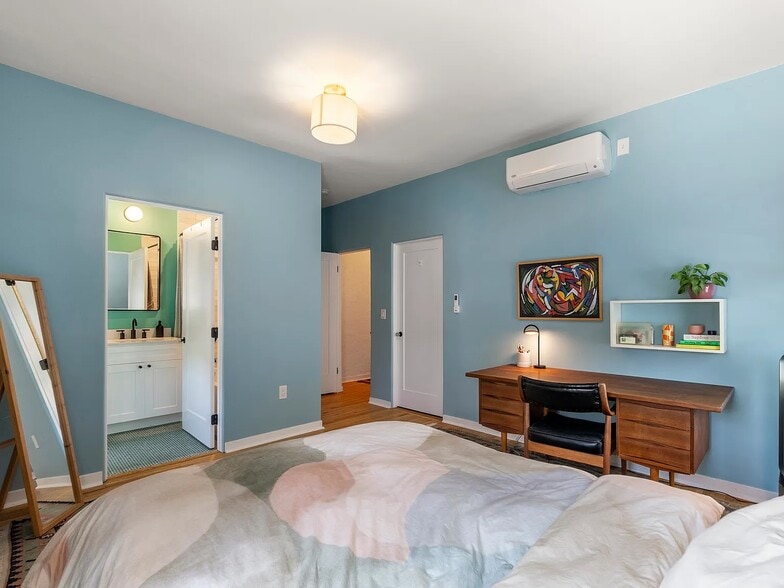 Building Photo - 928 1/2 S Orange Grove Ave