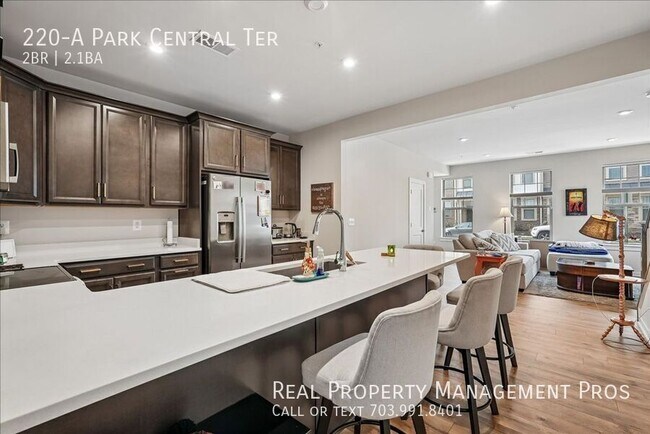 Building Photo - 220 Park Central Ter