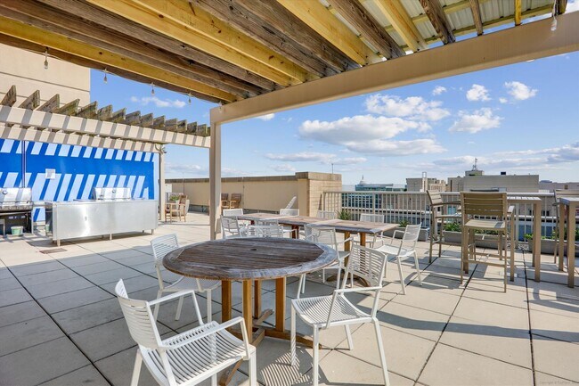 Building Photo - Incredible 1BR/1BA Condo Blocks from the Metro Vibrant Mount Vernon Triangle!