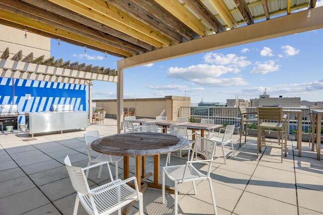 Building Photo - Incredible 1BR/1BA Condo INCLUDES Garage Parking in Vibrant Mount Vernon Triangle!
