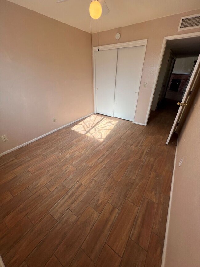 Building Photo - HOUSE FORE RENT
