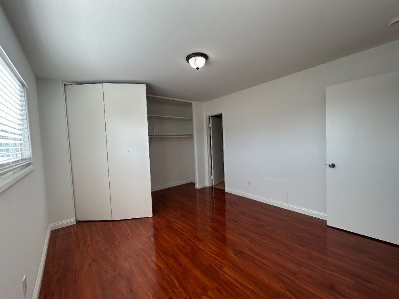 Building Photo - 2340 W Greenacre Ave