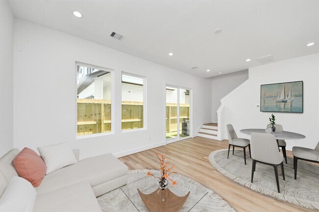 Building Photo - 107 Frawley St