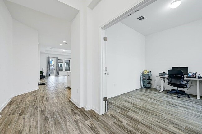 Building Photo - 6725 Denia Dr