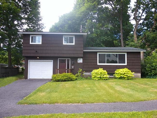 Primary Photo - AVAILABLE 7/1/26 - Beautiful 5 Bedroom Sin...