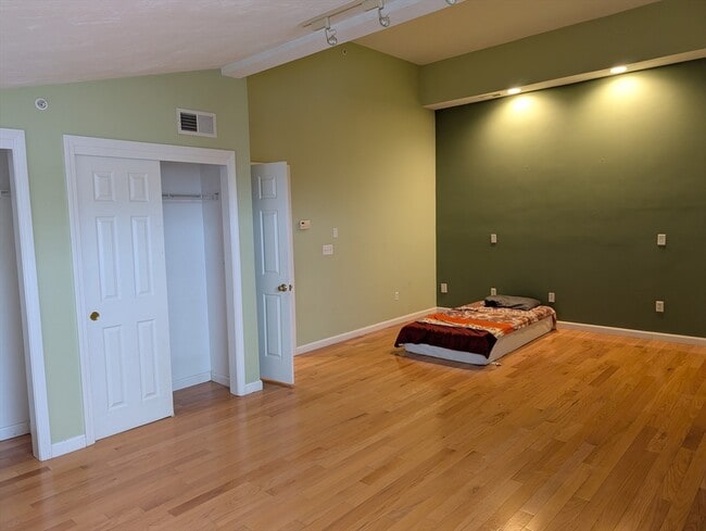 Building Photo - 285 America Blvd