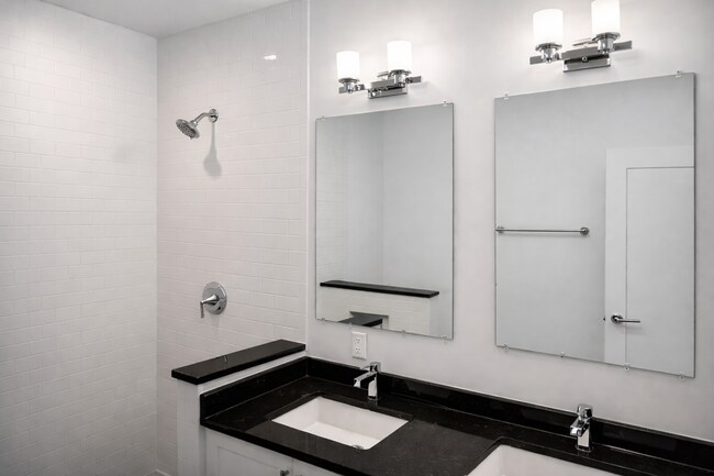 Building Photo - 727 Quebec Place NW