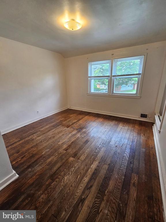 Building Photo - 305 Delaware Cir