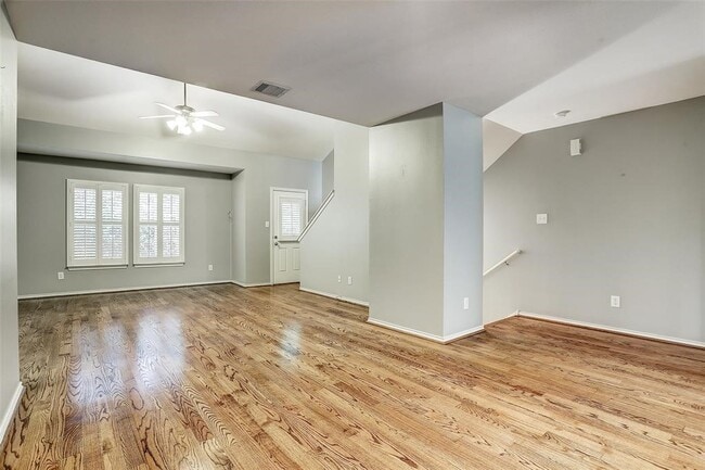 Building Photo - 934 E Heights Hollow Ln