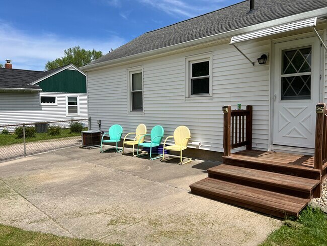 Building Photo - 4907 Shore Acres Rd