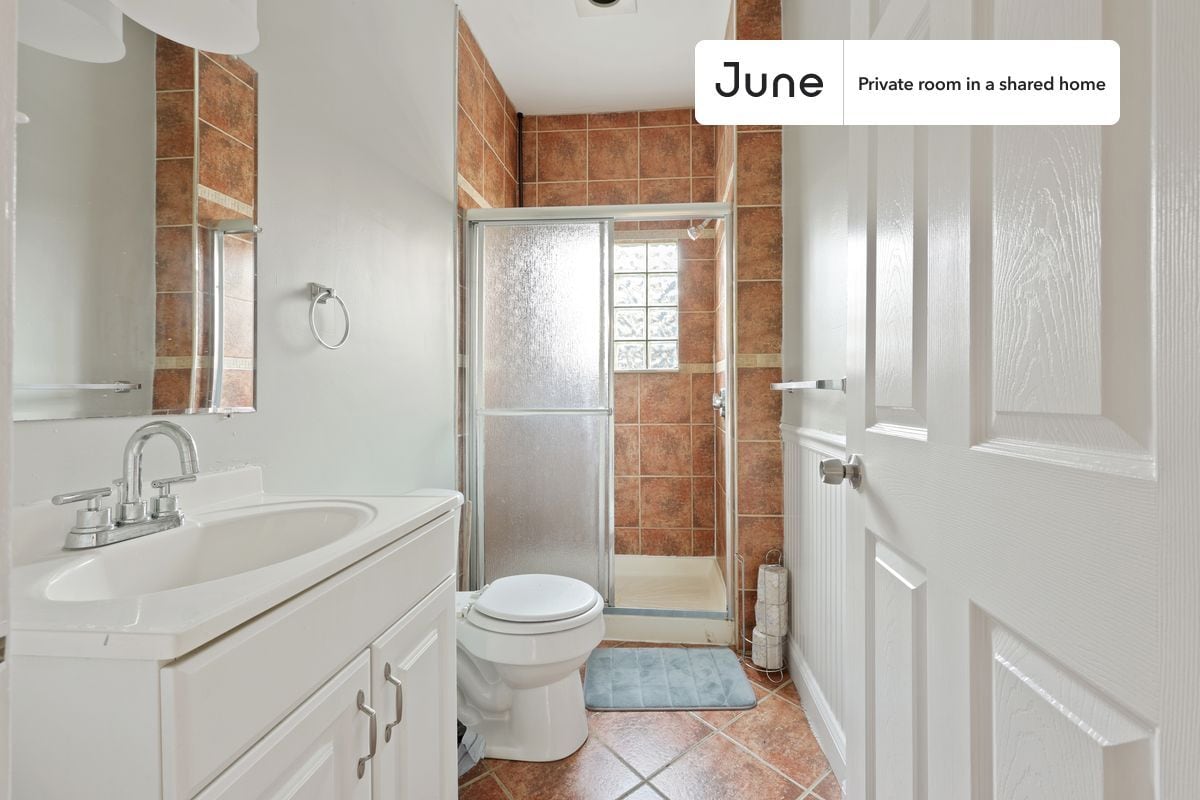 Building Photo - Room in Shared 3 bed/1 bath home in Mission Hill
