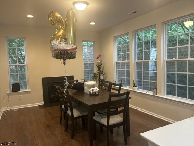 Building Photo - 310 Winding Hill Dr