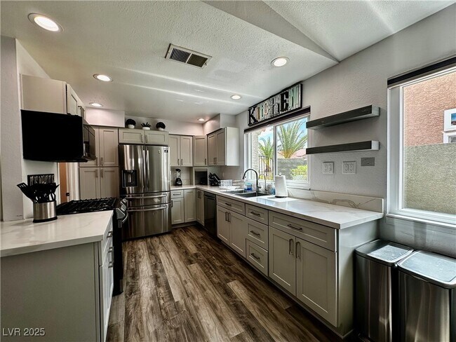 Building Photo - 41 Stone Cress Dr