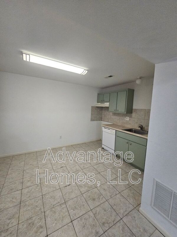 Building Photo - 801 Johnson Cir
