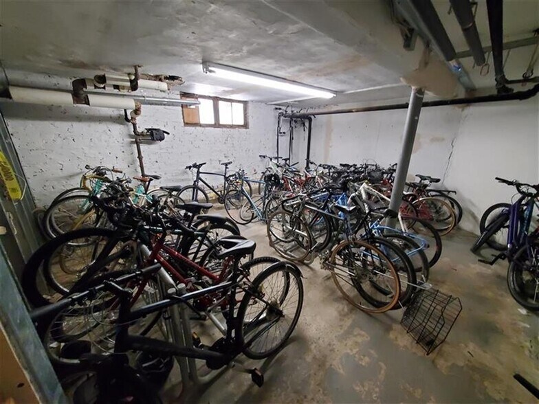 Building Photo - 154 Summer St