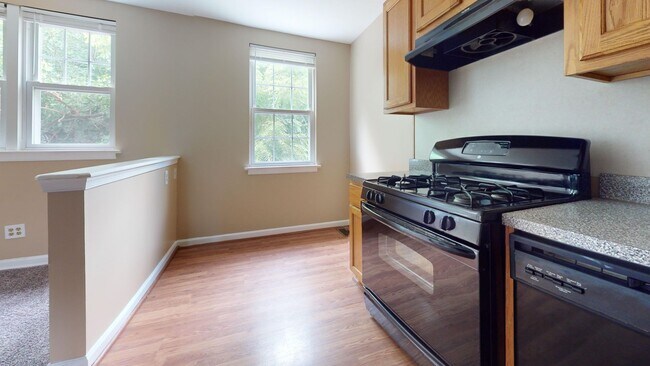Building Photo - Classic 3 Bedroom with Washer/Dryer | Ches...