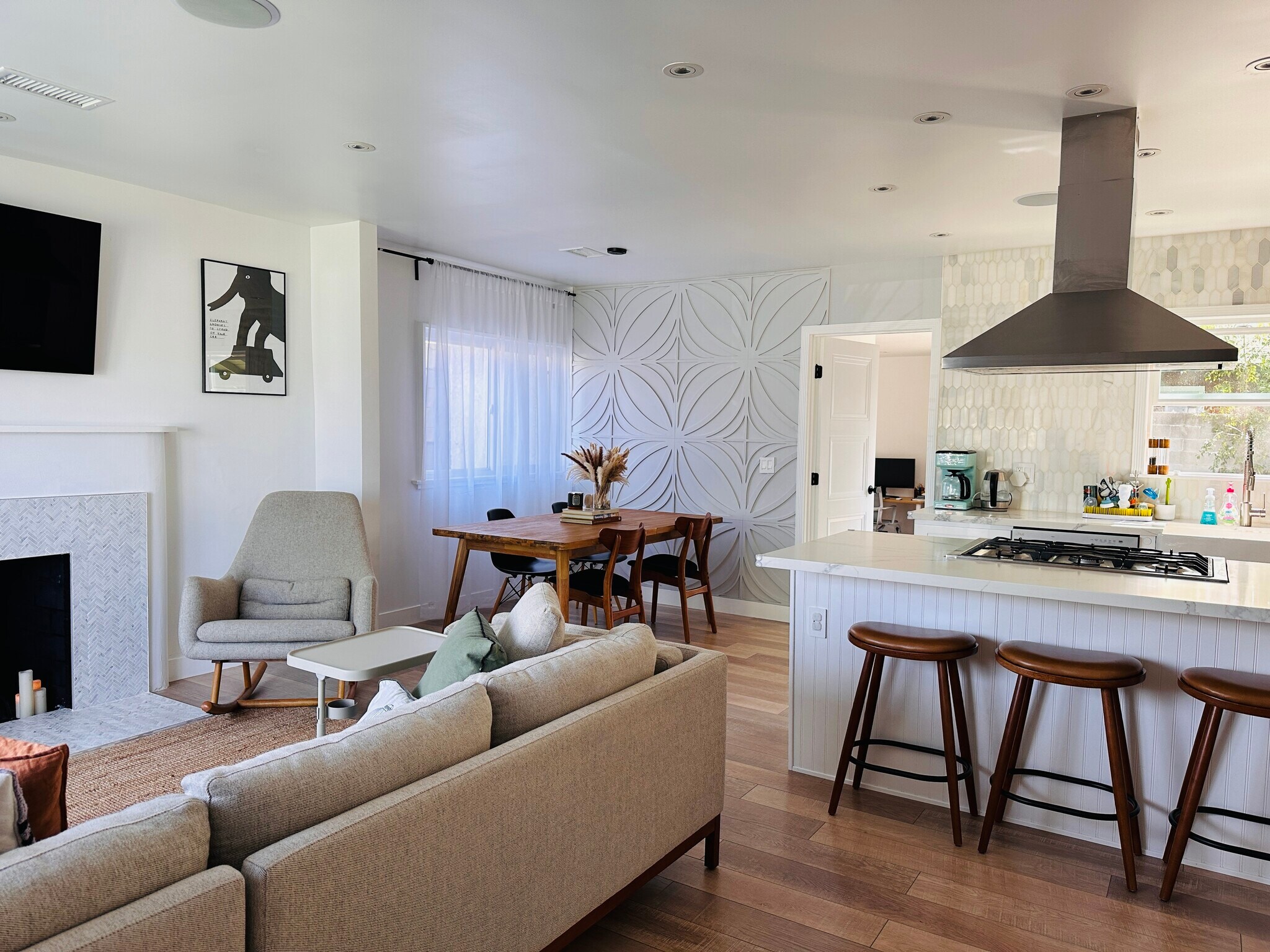 Building Photo - 2460 Glenrose Ave