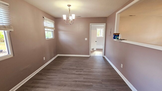 Building Photo - 3 BD 2 BA in Shamrock Village