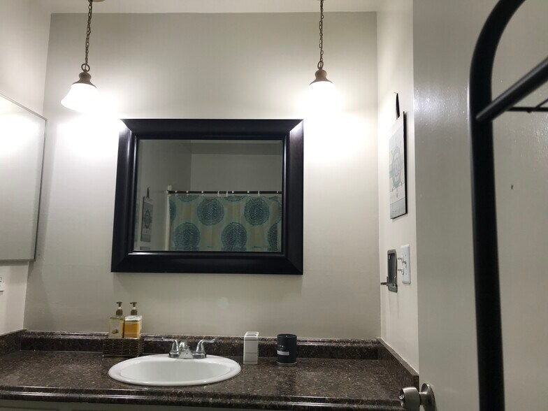 En suite bathroom #2 - 324 E Spruce Ave