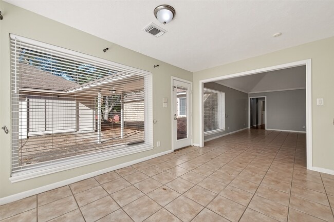 Building Photo - 1918 Shadow Forest Dr