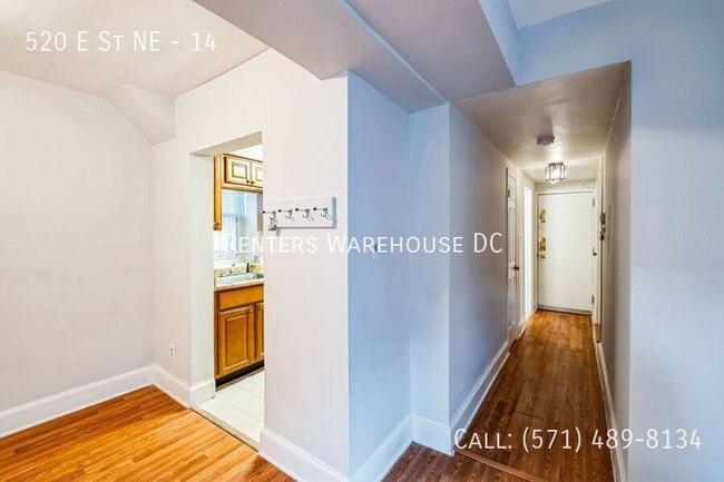 Building Photo - Light & Bright 1Bd Condo with Spacious Pri...