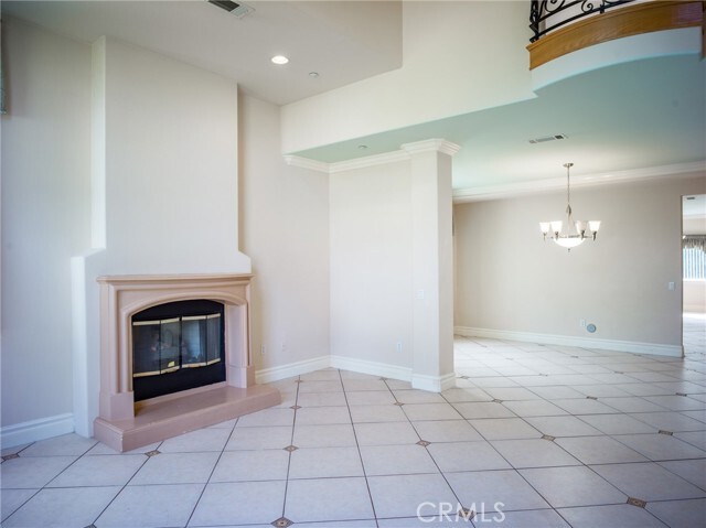 Building Photo - 146 W Le Roy Ave