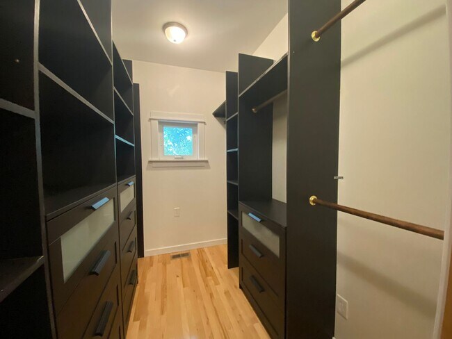 Building Photo - 3 Bedroom Home for Rent - HR Heights