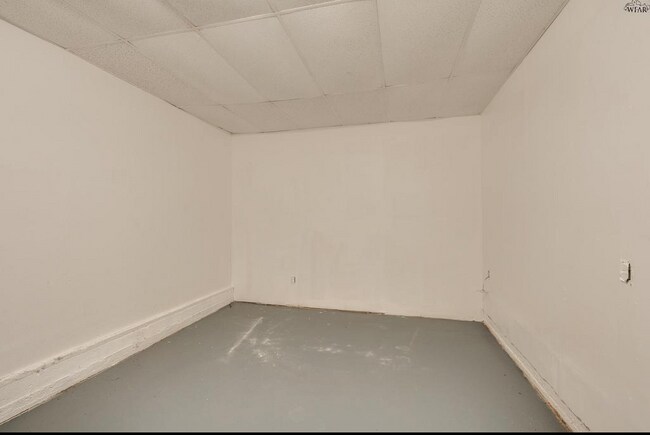 Building Photo - 604 E 1st St