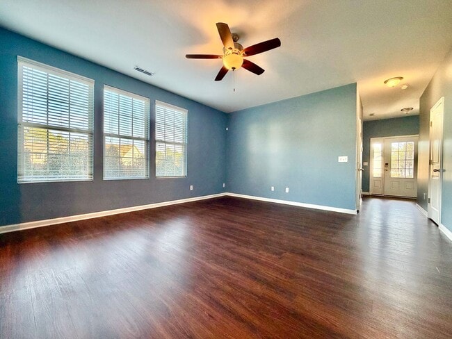 Building Photo - Updated 3BR Townhome | Community Pool, Gym, Pickleball, & Tennis Courts | Easy RTP Access