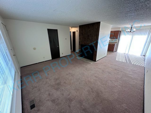 Building Photo - FREE RENT! Charming 2-Bedroom Multiplex in...