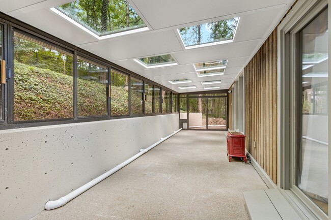 Building Photo - 5729 Stoneway Trail
