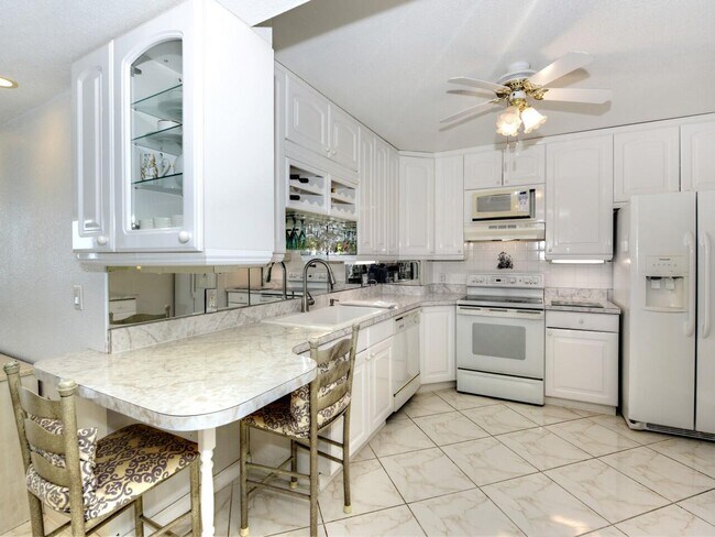 Building Photo - 3450 S Ocean Blvd