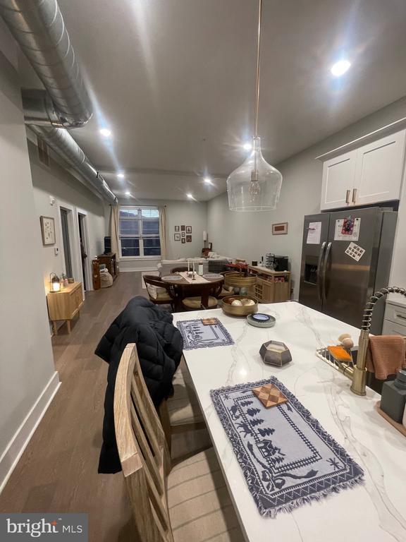 Building Photo - 581 Jamestown Ave.