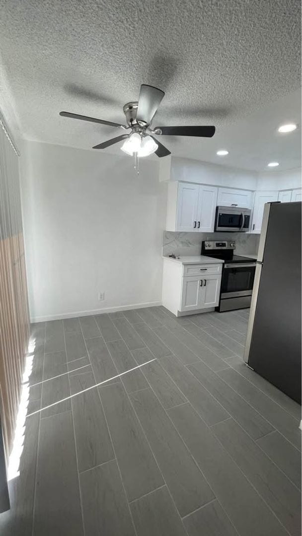Interior Photo - 1800-1818 Rexford Dr