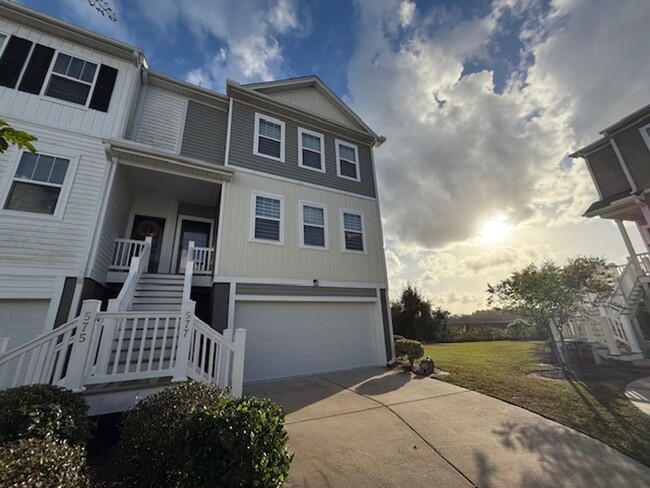 Building Photo - 3 Bedroom 2.5 Bath Townhouse in Marshview ...