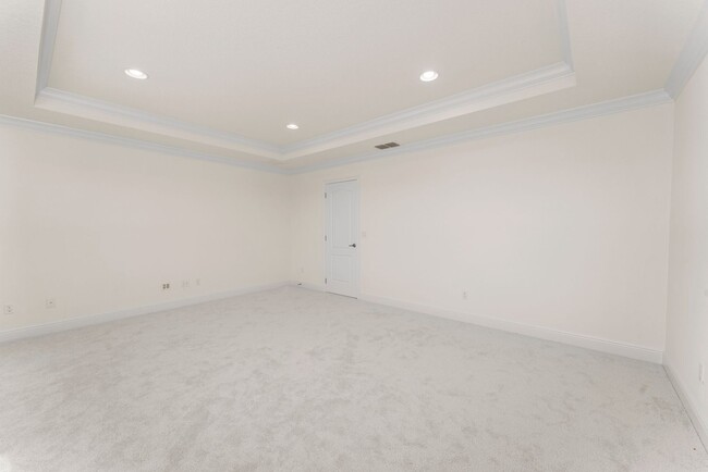 Building Photo - Spacious, Like-New 5/3.5 Home with 3-Car G...