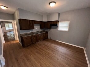 Building Photo - Freshly Renovated 3-Bedroom Home in South ...